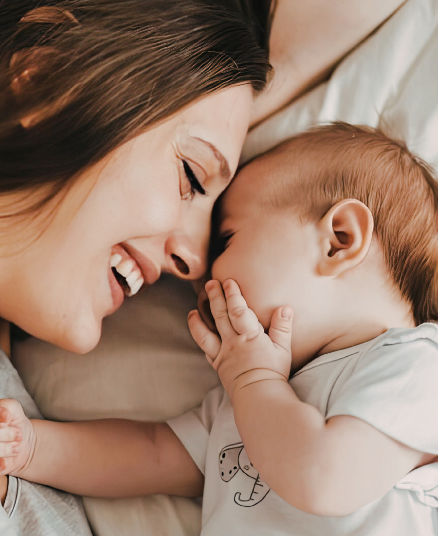Babyschlafcoaching Baby mit Mama (1)