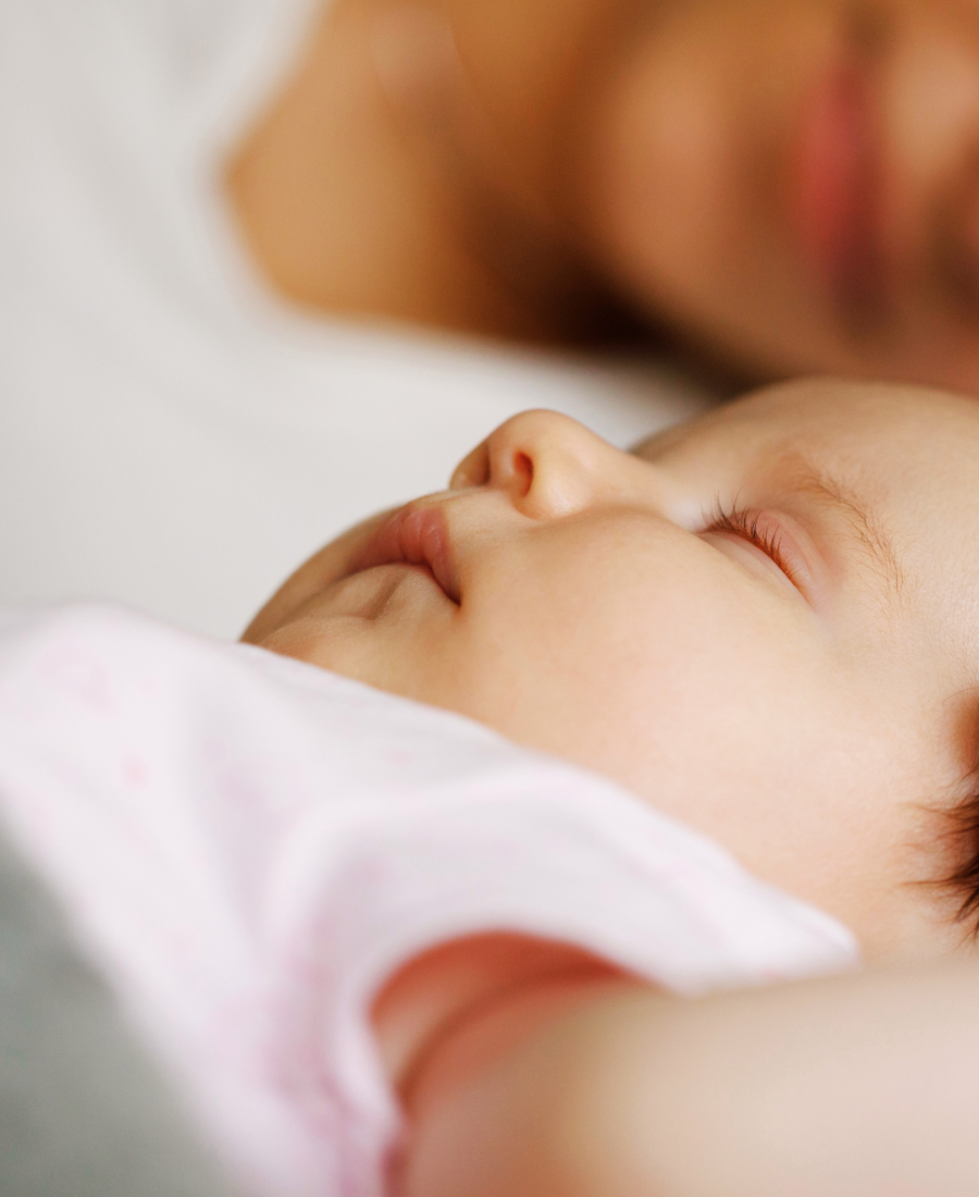 Babyschlafcoaching Baby mit Mama
